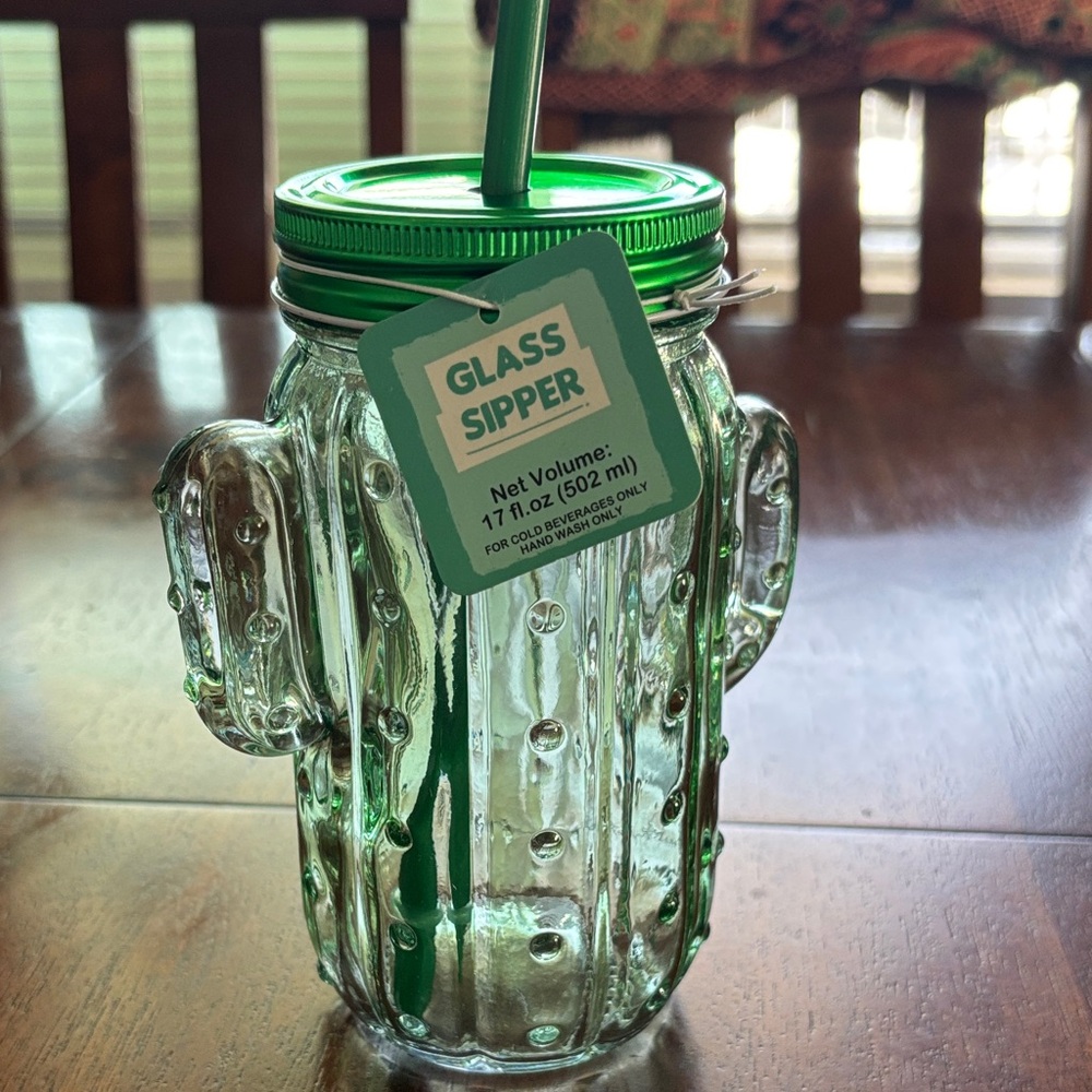 Cactus Glass Sipper with Green Lid and Straw